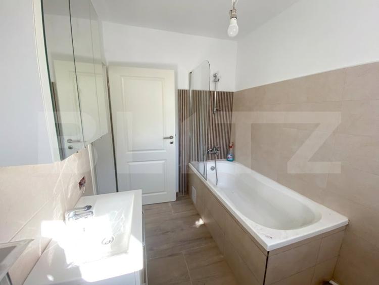 Casă individuală cu 5 camere cu Canalizare în Ghiroda