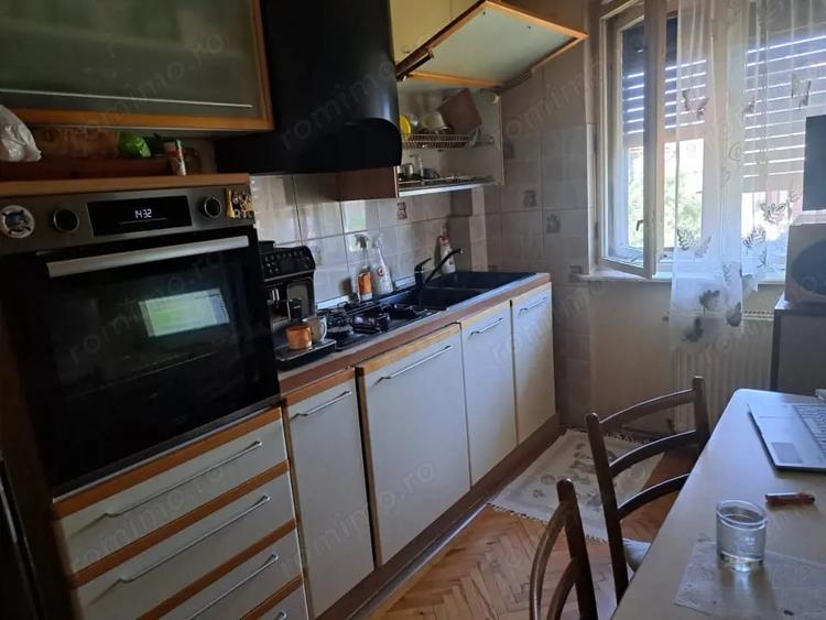 Casă cu 8 camere cu Teren 330 Mp în Central
