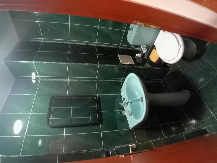 Apartament cu 3 camere decomandat în Exterior Vest