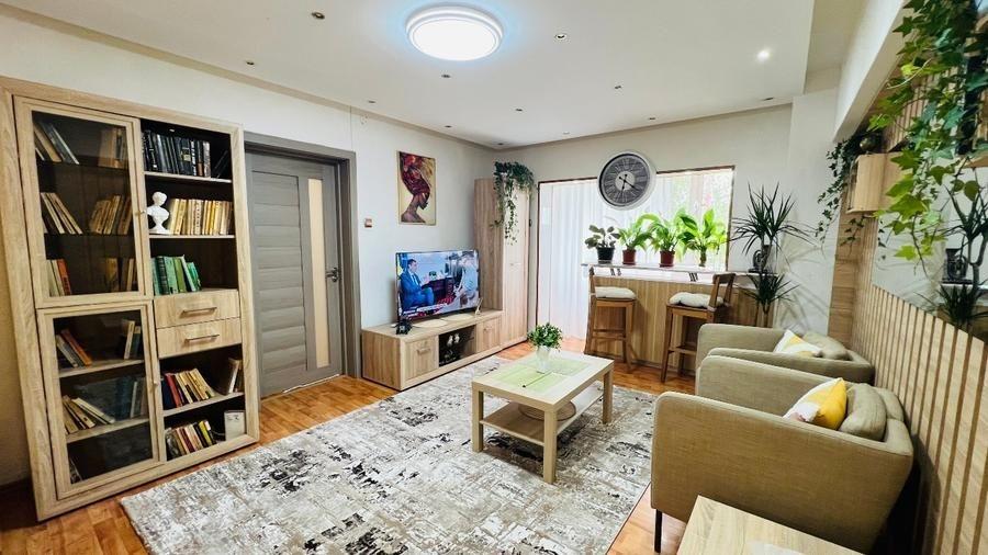 Apartament cu 4 camere semidecomandat, mobilat în Moșilor