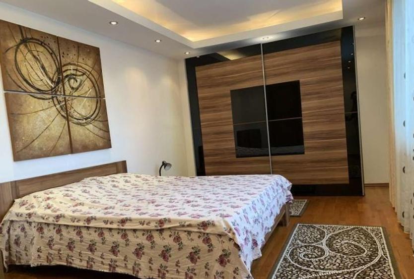 Casă individuală cu 5 camere cu Teren 200 Mp în Domenii