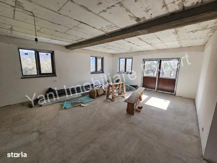 Casă cu 4 camere în Corbșori