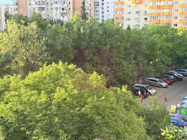 Apartament cu 3 camere decomandat în Nerva Traian
