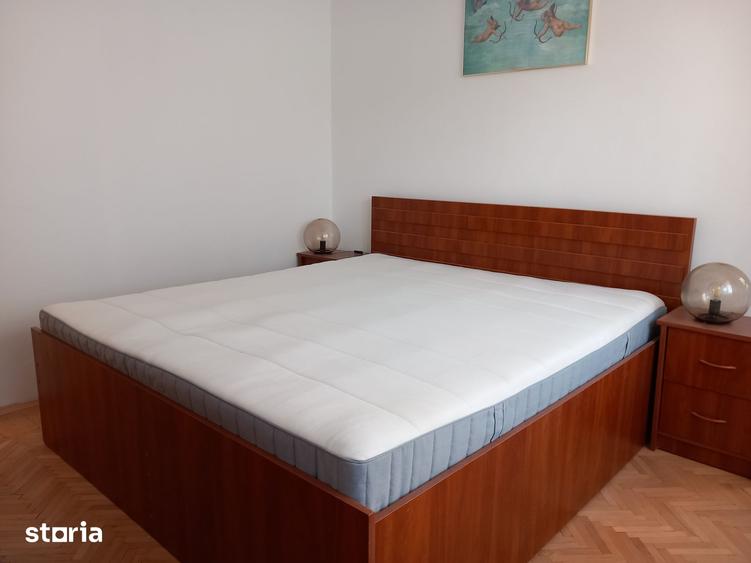 Apartament cu 3 camere semidecomandat în Dristor