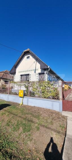 Casa cu 2 camere, 100 mp, zona Tritenii de Jos