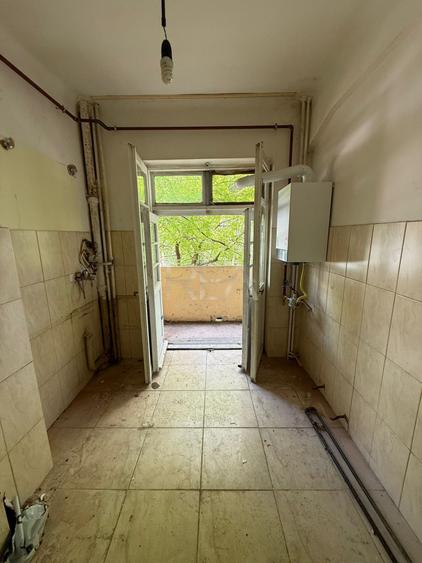 Apartament cu 2 camere decomandat, mobilat în Regie