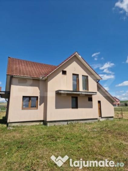 Casă cu 4 camere cu Teren 5600 Mp în Central