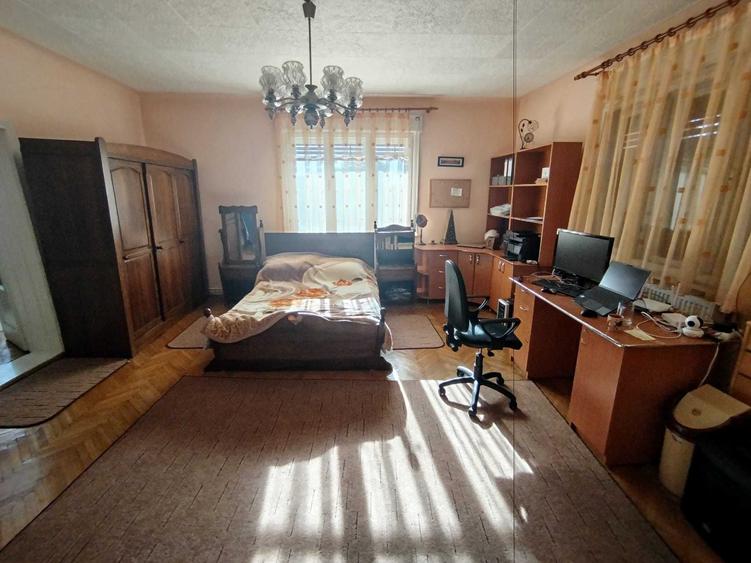 Casă cu 4 camere în Șinteu