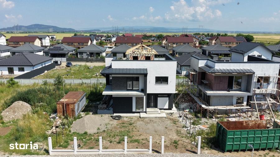VILA CU DESIGN MODERN ?I PRIVELI?TE SPECTACULOASA CATRE MUN?I - 3