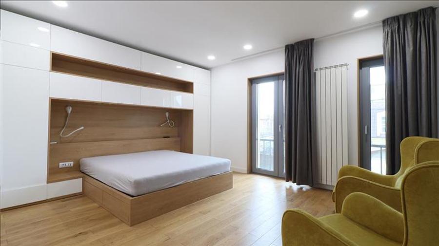 Apartament cu 2 camere decomandat, mobilat în Podul de Piatră