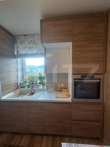 Apartament cu 3 camere decomandat, mobilat în Tractorul