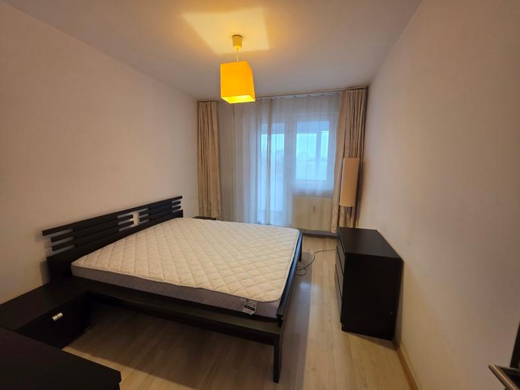 Apartament cu 3 camere semidecomandat, mobilat în Titan