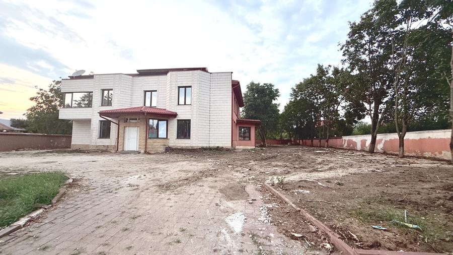 Casă individuală cu 9 camere cu Teren 2500 Mp în Pipera