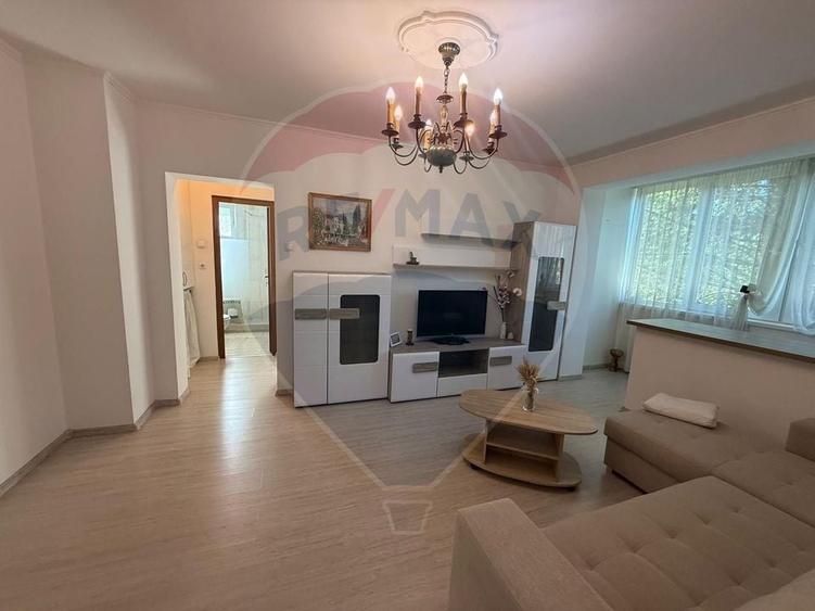 Apartament de închiriat 2 camere etaj 1 Central - 1