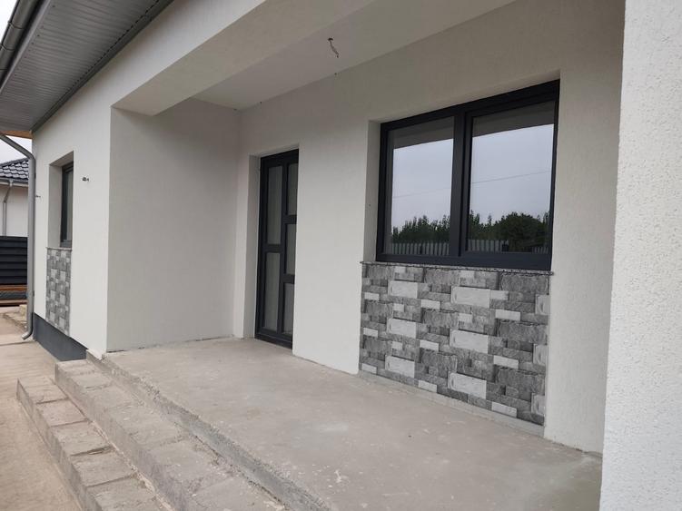 Casă individuală cu 4 camere cu Teren 350 Mp în Joița