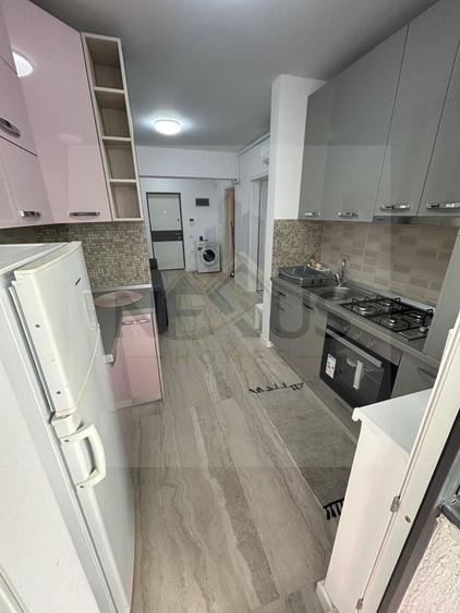 Apartament cu 2 camere semidecomandat, mobilat în Sud