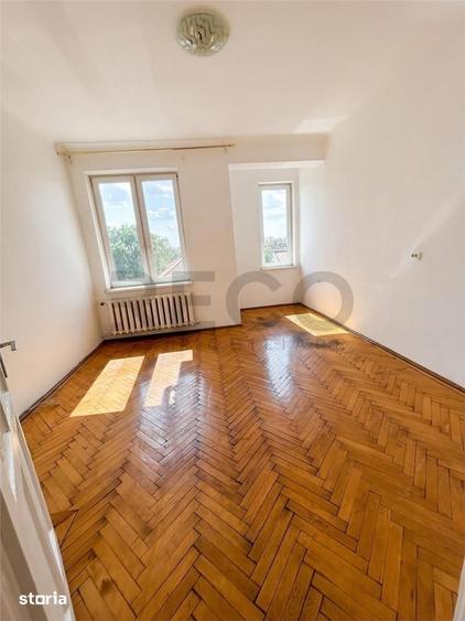 Apartament cu 3 camere semidecomandat în Central