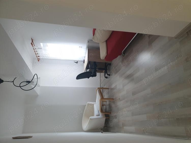 Apartament cu 3 camere decomandat în Tractorul