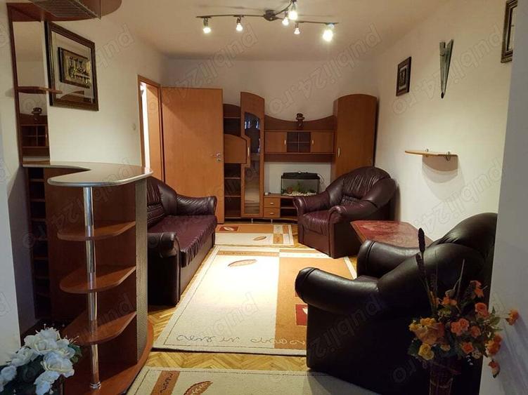 Apartament cu 3 camere decomandat în Lipovei