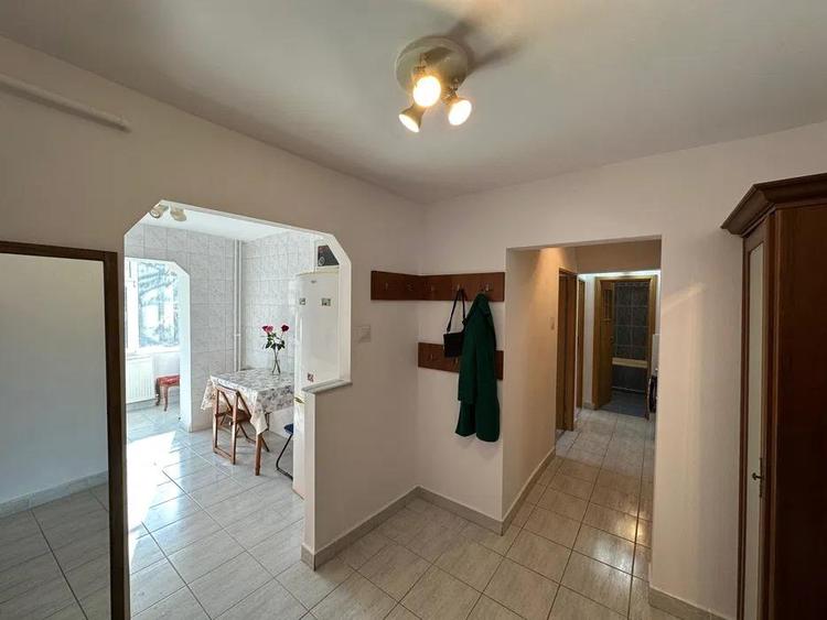 Apartament cu 3 camere decomandat, mobilat în Central