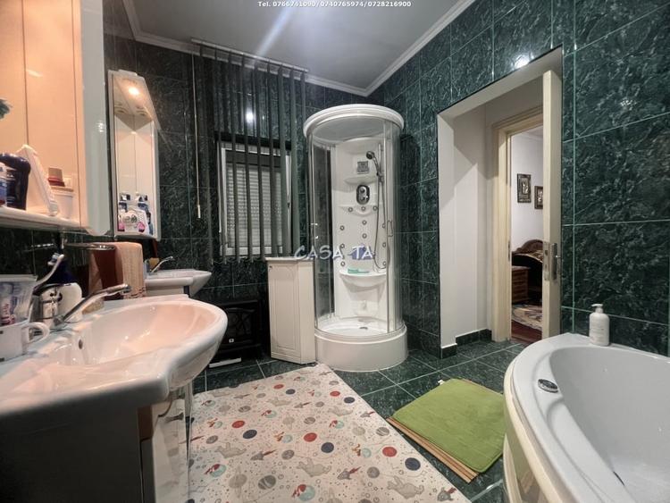 Casă cu 9 camere cu Canalizare în Central