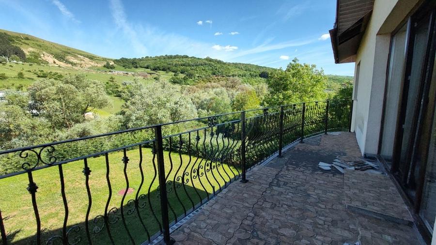 Duplex cu 7 camere cu Teren 644 Mp în Florești