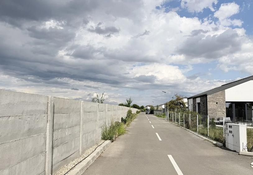 Casă individuală cu 4 camere cu Canalizare în Corbeanca