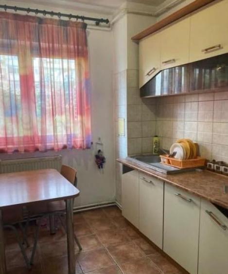 105000 euro -2 camere -Gorjului -centrala proprie -bloc 1980 - 6
