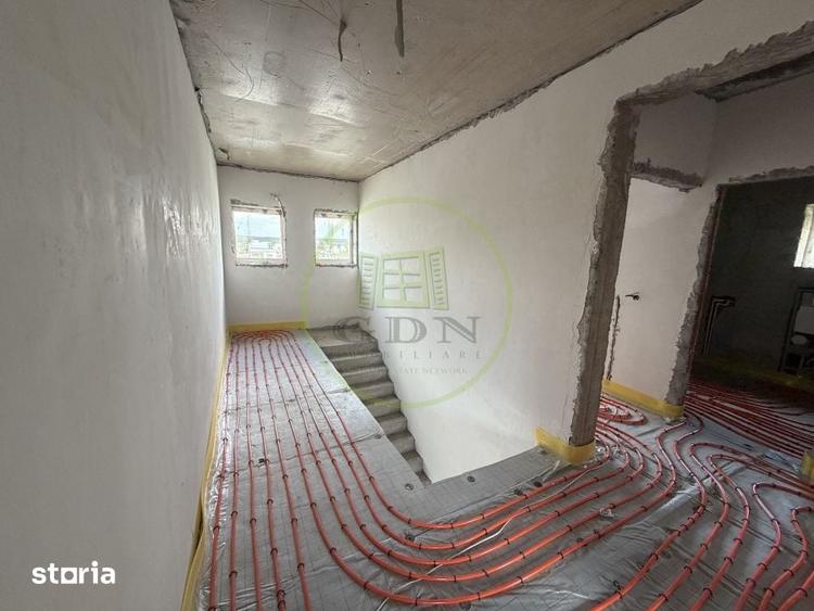 Casă cu 5 camere cu Teren 500 Mp în Malu Mare