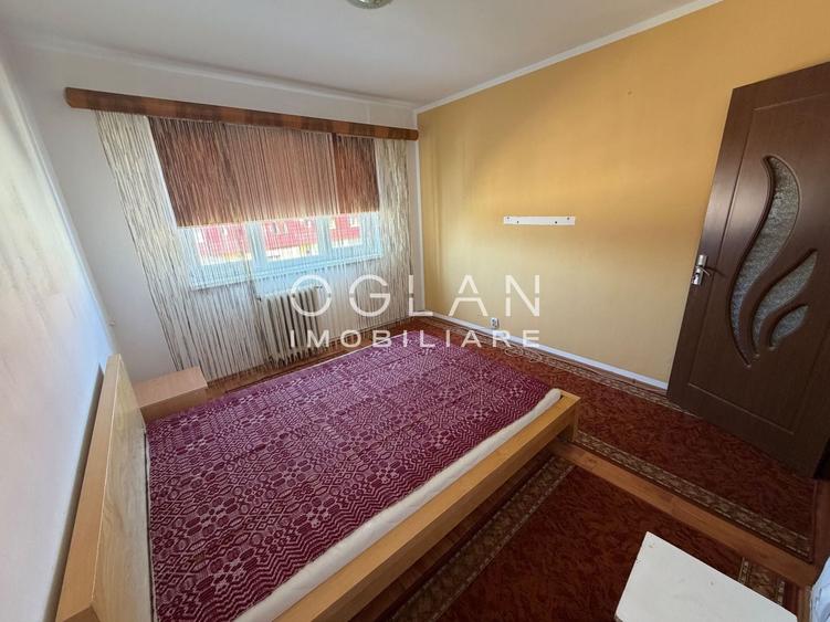 Apartament cu 3 camere decomandat, mobilat în Vasile Aaron
