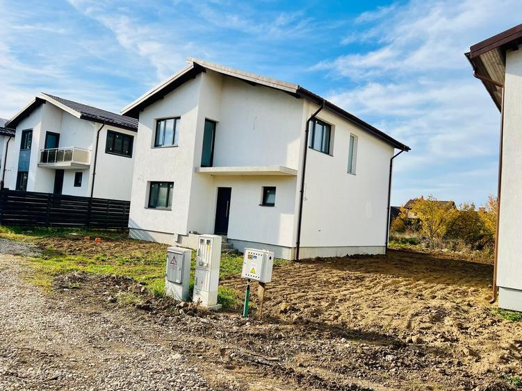 Casă individuală cu 5 camere cu Teren 450 Mp în Corbeanca