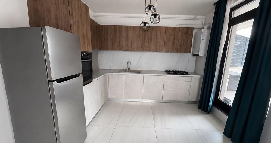 Apartament cu 3 camere semidecomandat în Tunari