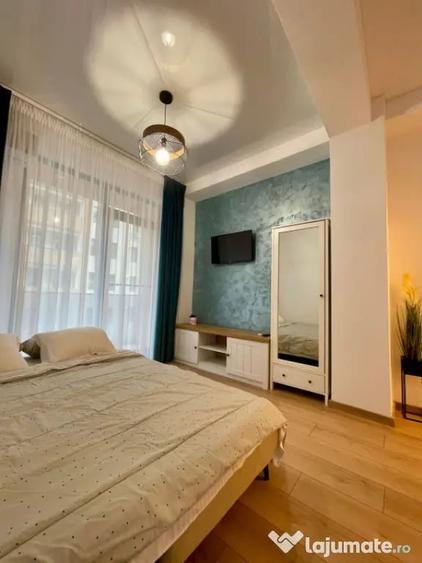 Apartament cu 3 camere semidecomandat în Nord