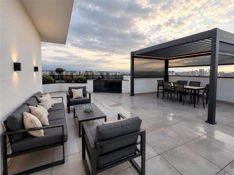 Apartament cu 3 camere decomandat în Exterior Sud