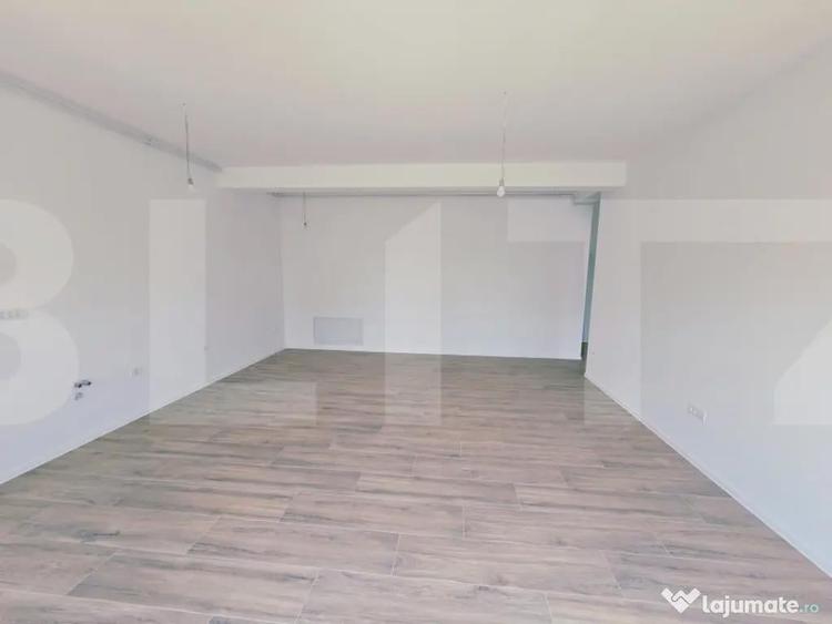 Apartament cu 3 camere semidecomandat în Torontalului