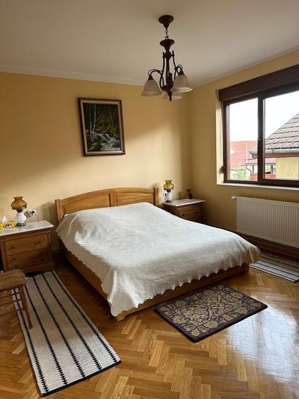 Casă cu 4 camere în Central