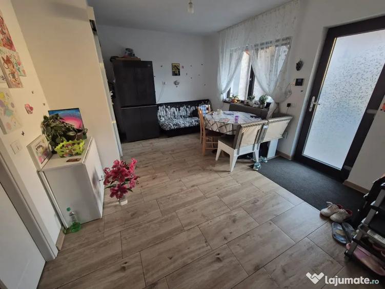 Casă cu 7 camere cu Teren 820 Mp în Vulcan