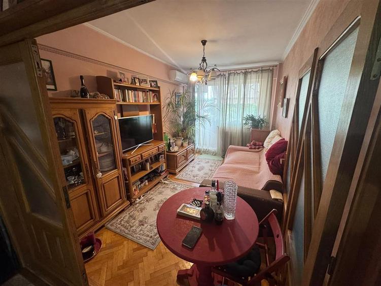 Apartament cu 4 camere decomandat în Ultracentral