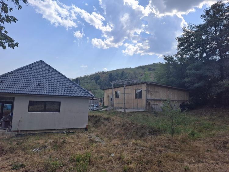 Casă individuală cu 3 camere cu Canalizare în Vest