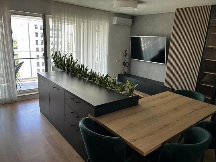 Apartament cu 3 camere decomandat, mobilat în Parcul Carol