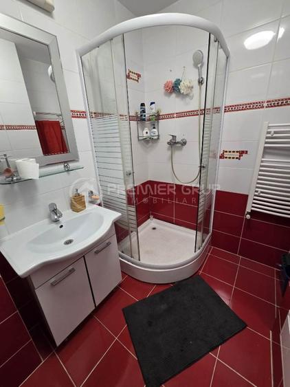 Apartament cu 3 camere decomandat în Păcurari