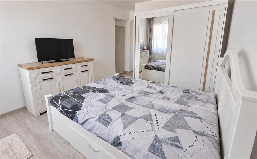 Apartament cu 3 camere decomandat, mobilat în Turnișor