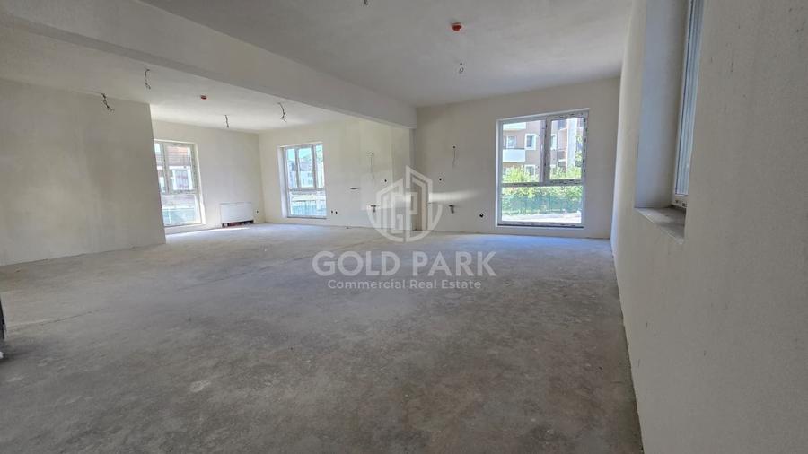 Spațiu comercial, de 188.60000610352 mp, în Florești