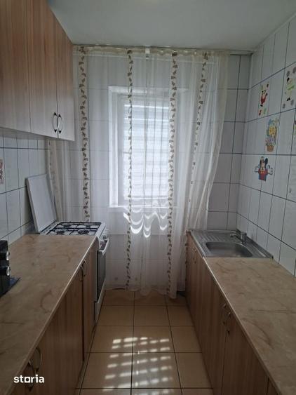 Apartament cu 2 camere semidecomandat în Craiovița Nouă