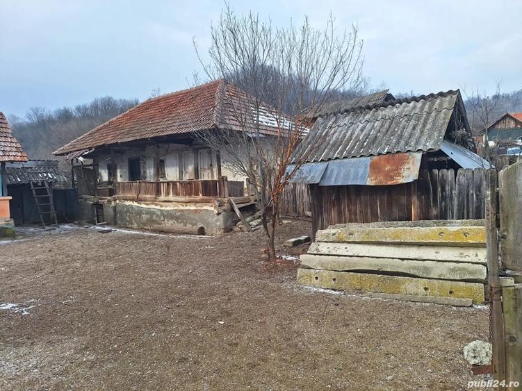Casă cu 4 camere cu Teren 200 Mp în Central
