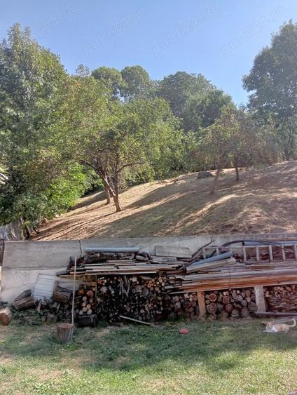 Casă cu 5 camere în Vatra Satului