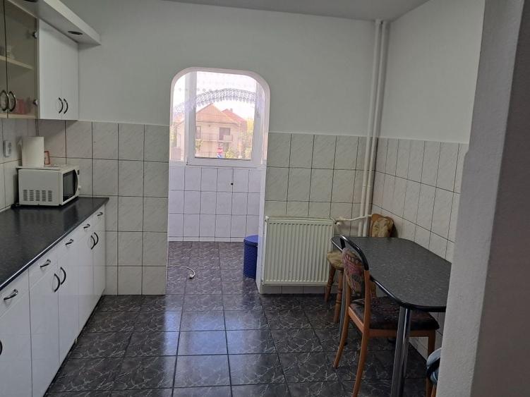 Apartament cu 2 camere decomandat în Cihei