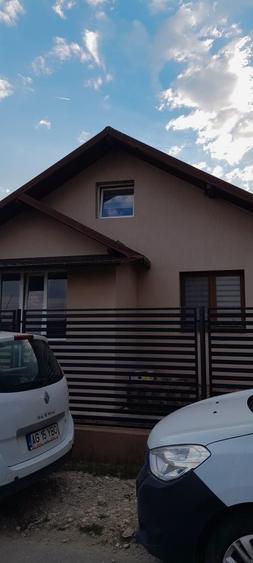 Casă cu 4 camere cu Teren 450 Mp în Glâmbocu