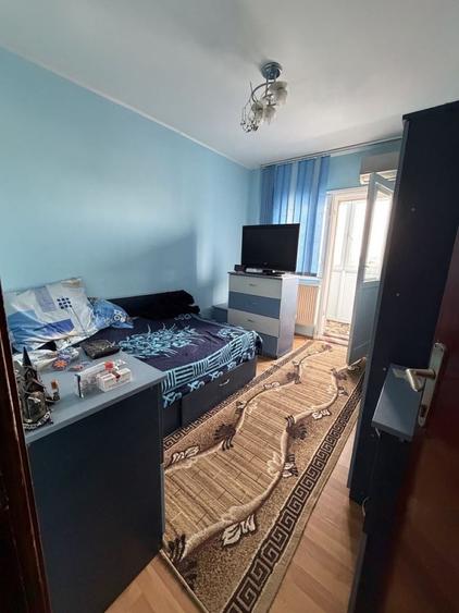Apartament cu 4 camere semidecomandat în Brâncoveanu