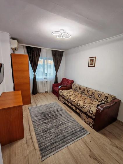 Garsonieră decomandată în Sud